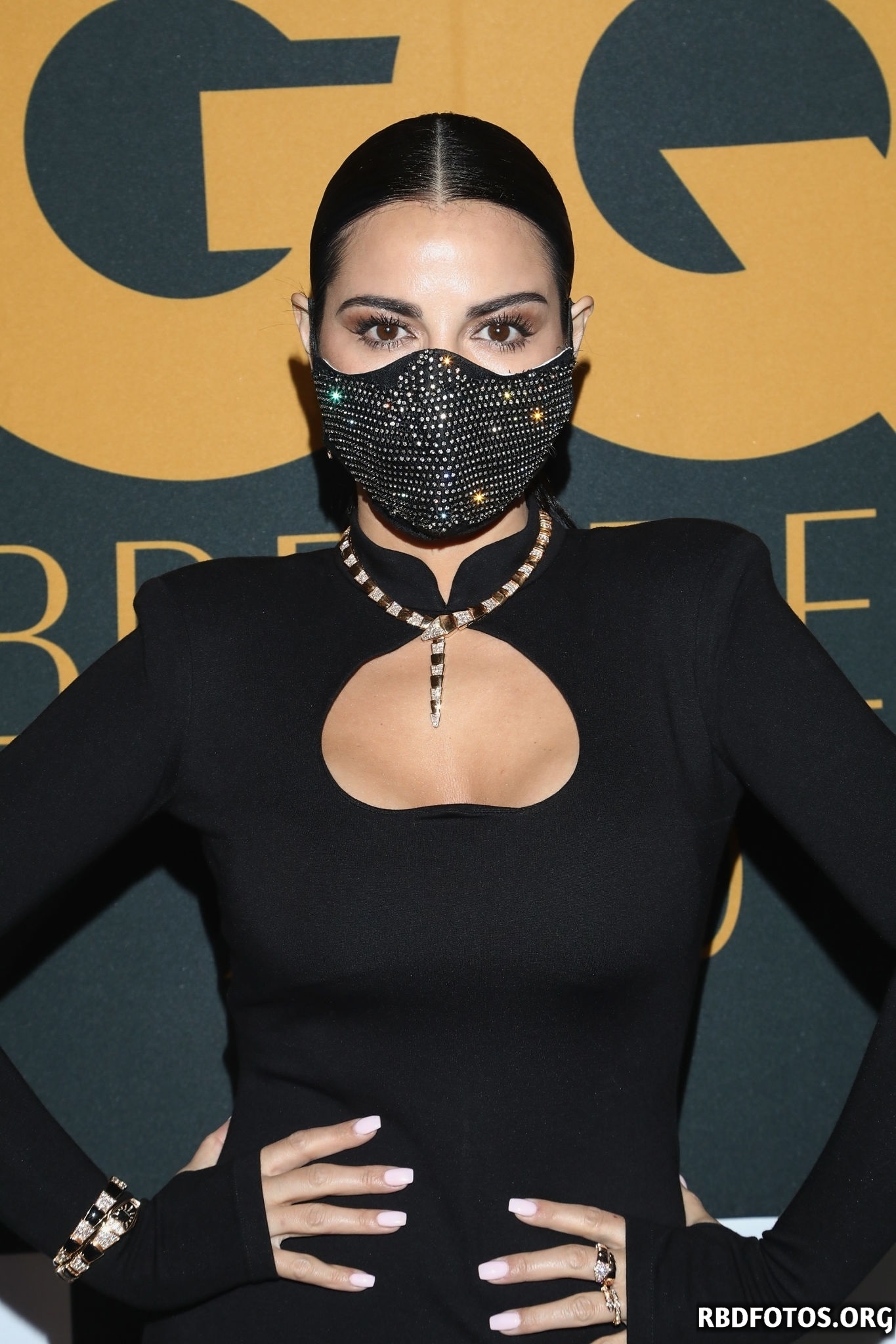 HQ
