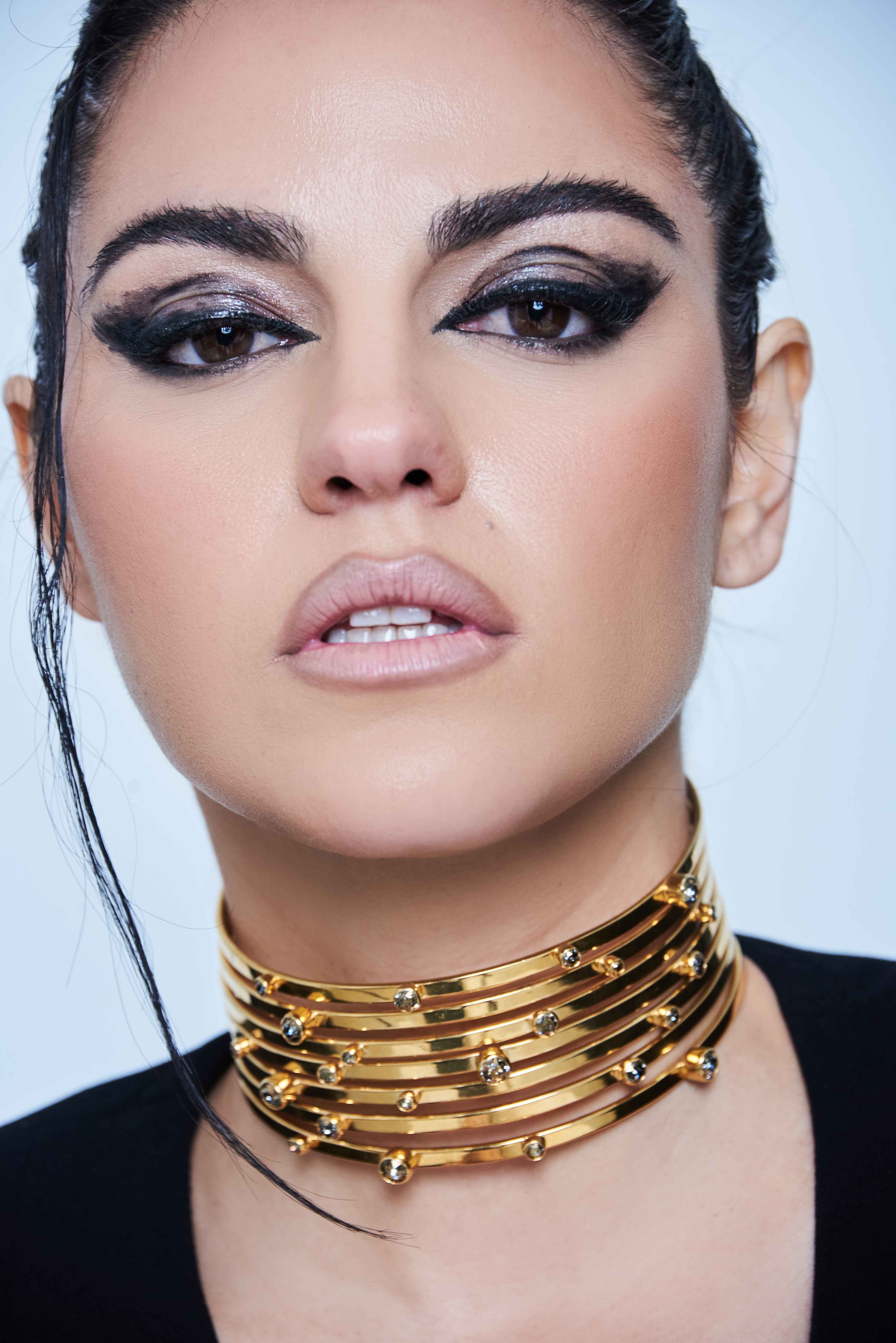 UHQ
