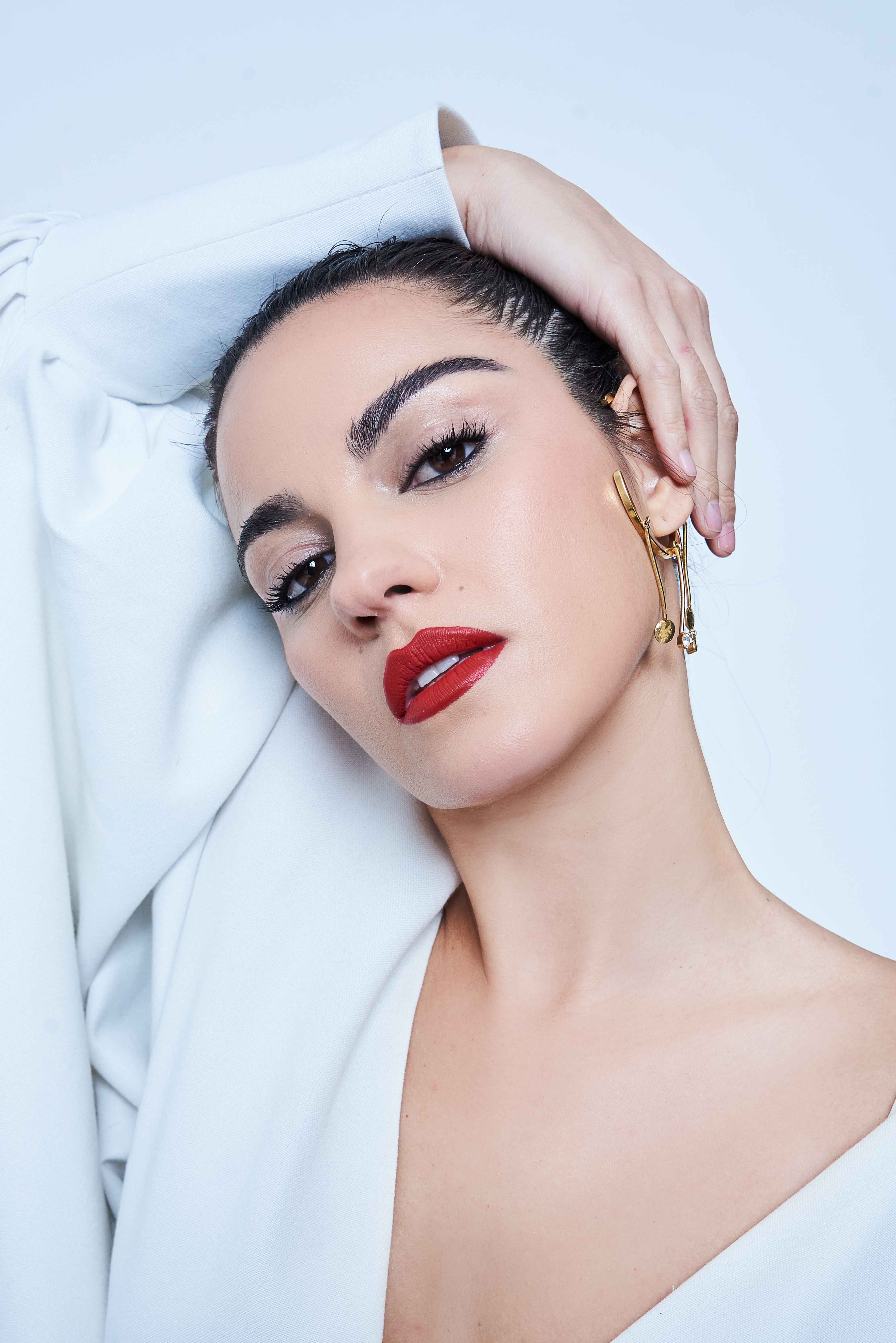 UHQ
