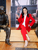 Maite-Perroni_-Visits_the_Empire_-State_Building_-_008.jpg