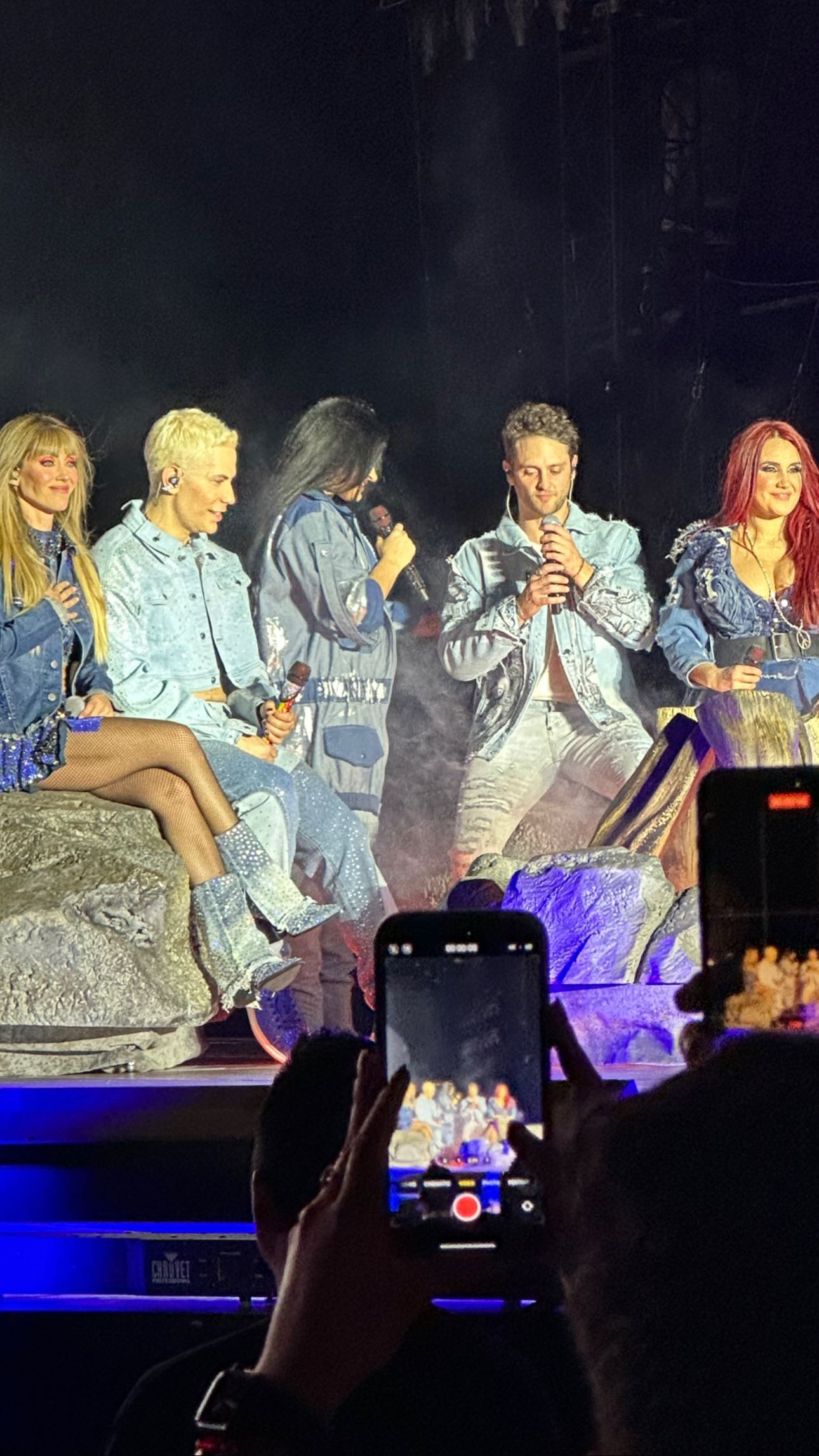 HQ
