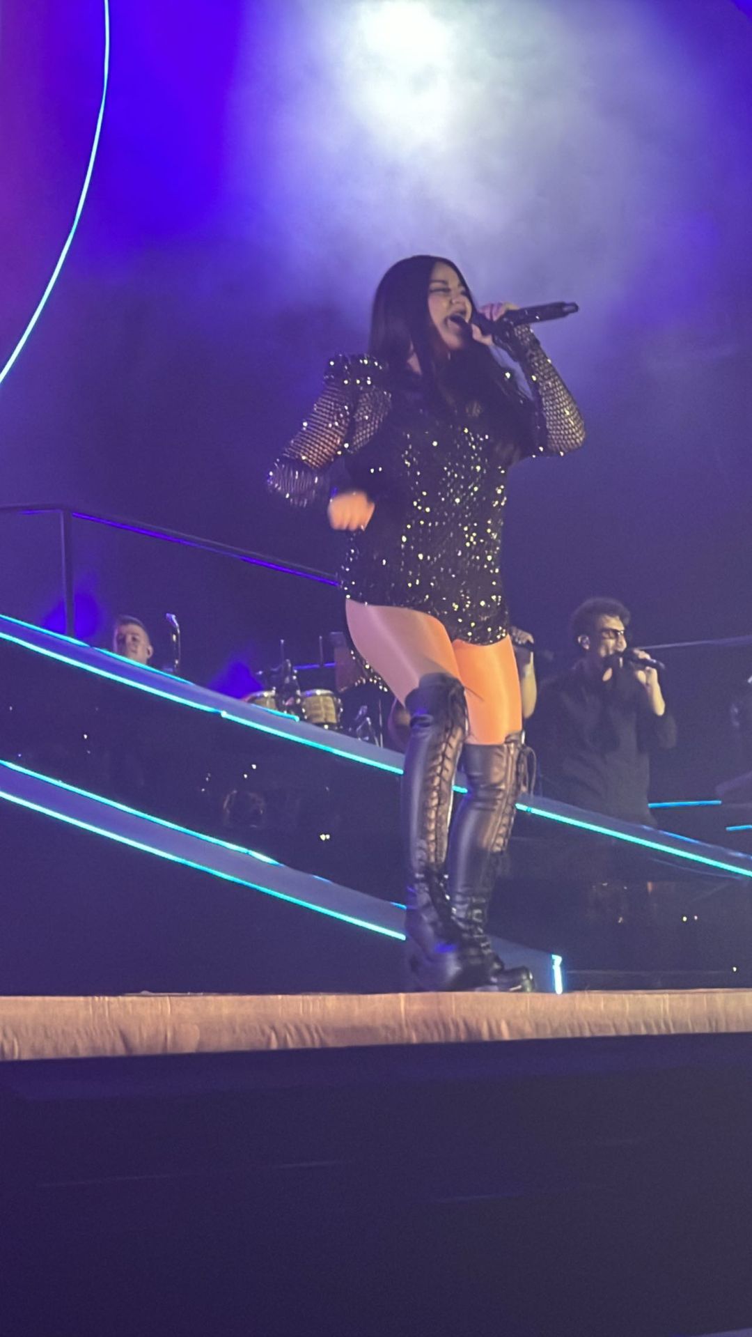 HQ

