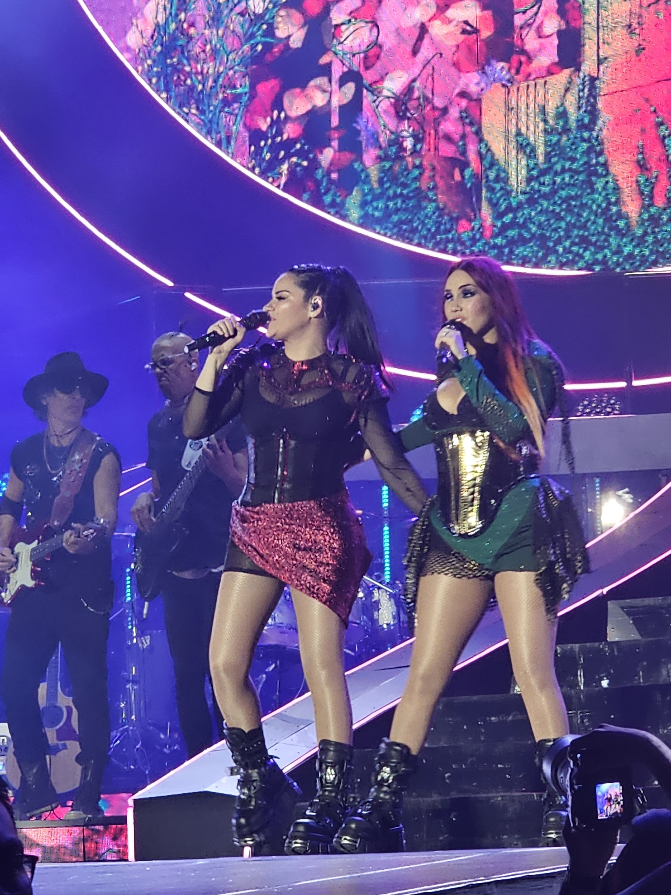 HQ
