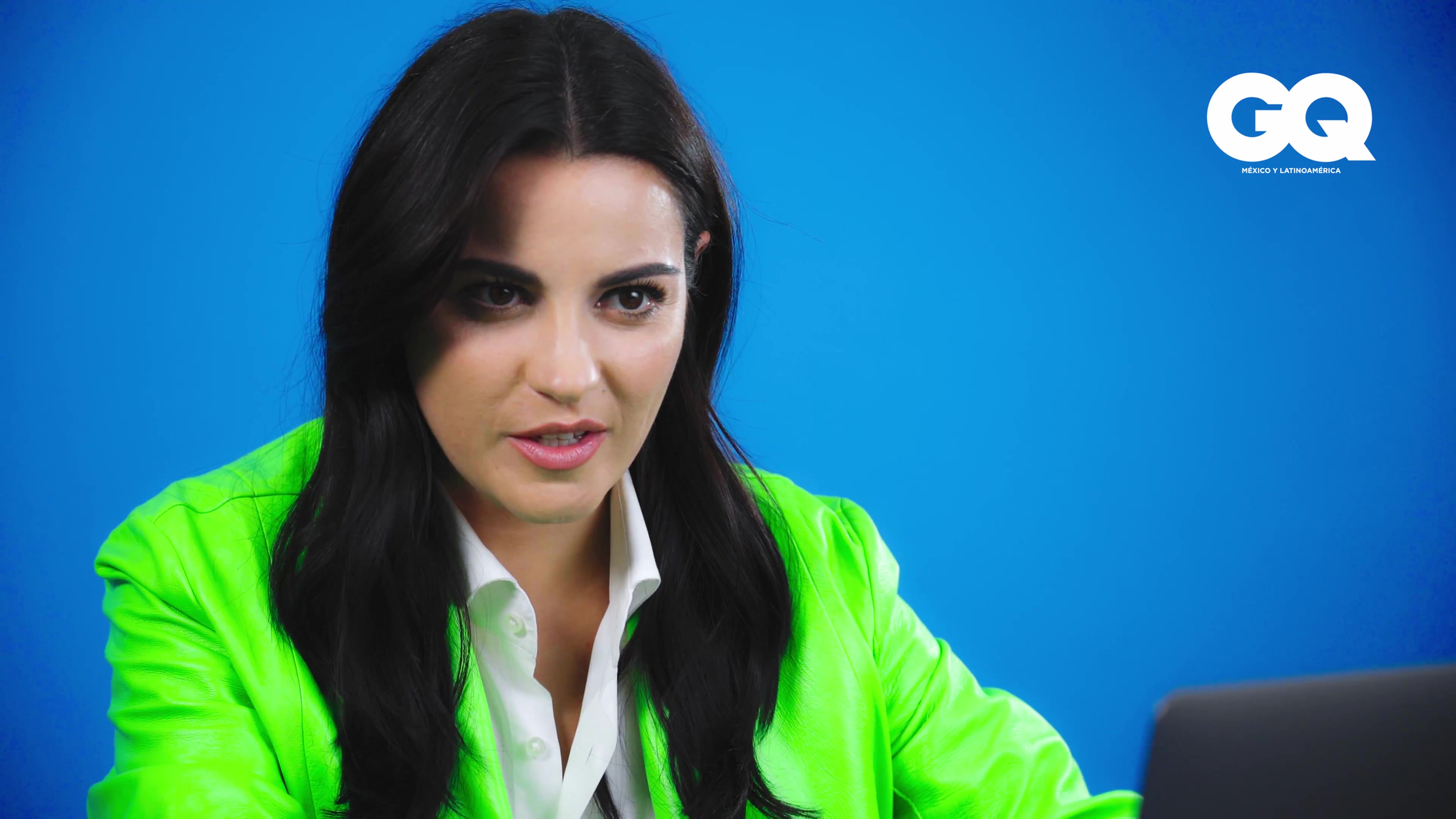 Watch_Maite_Perroni_entra_de_encubierta_a_Internet_para_cont-1_016.jpg