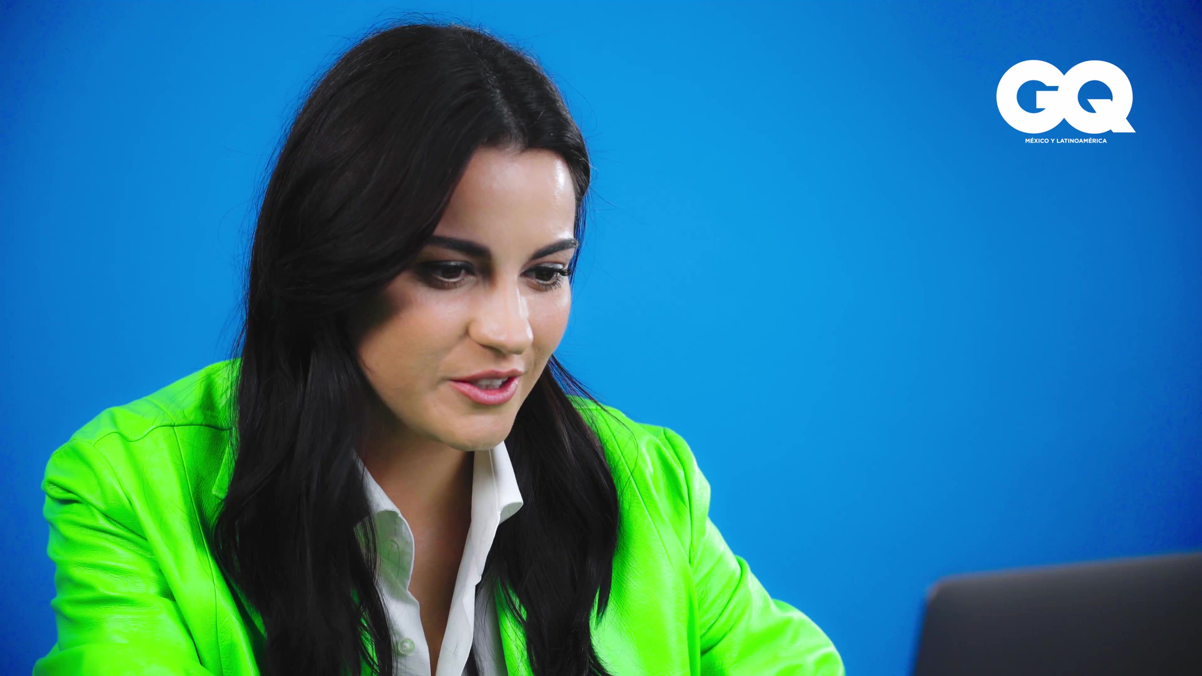 Watch_Maite_Perroni_entra_de_encubierta_a_Internet_para_cont-1_041.jpg