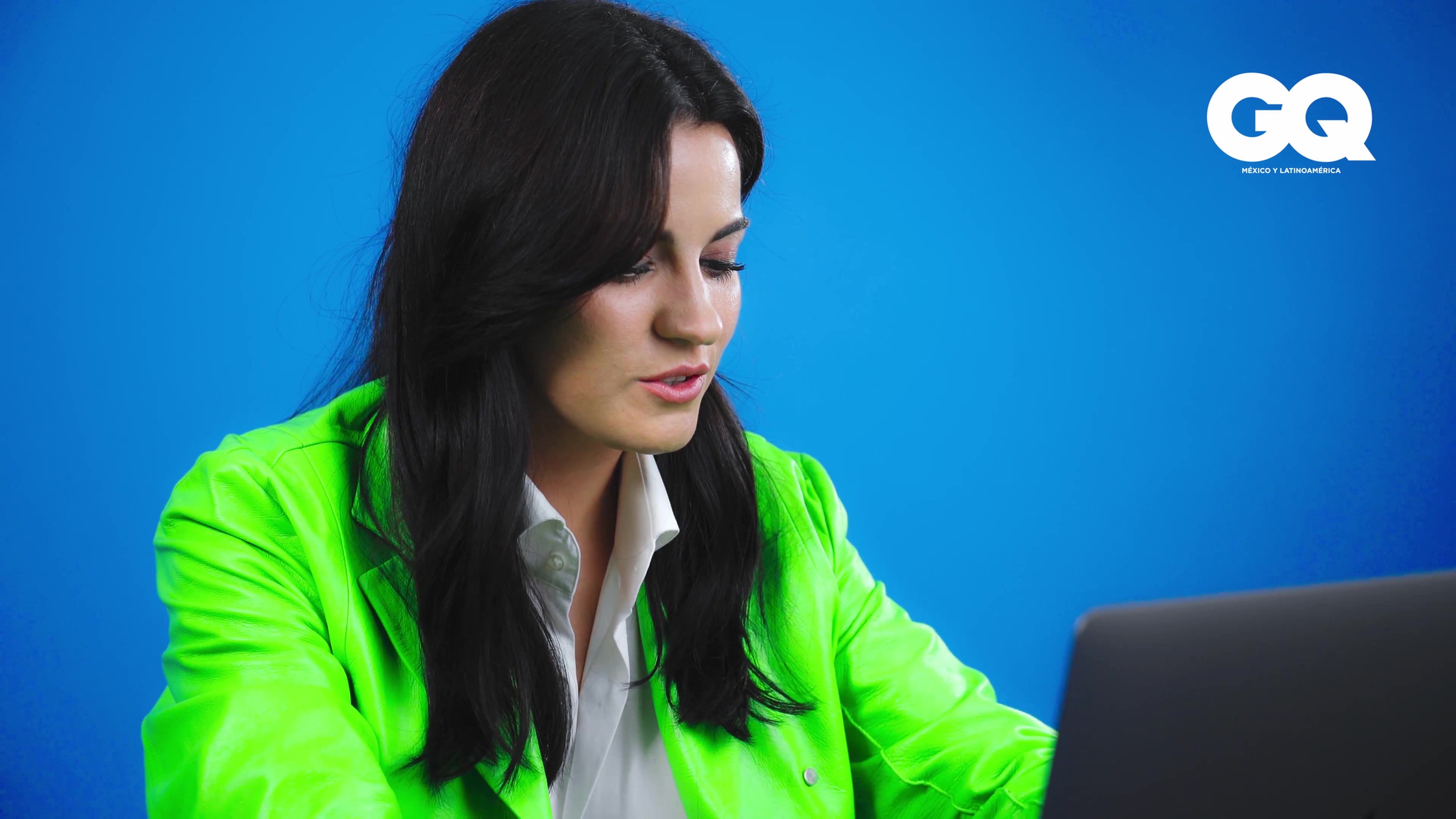 Watch_Maite_Perroni_entra_de_encubierta_a_Internet_para_cont-1_252.jpg