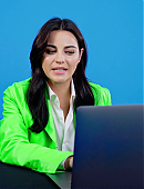 Watch_Maite_Perroni_entra_de_encubierta_a_Internet_para_cont-1_018.jpg