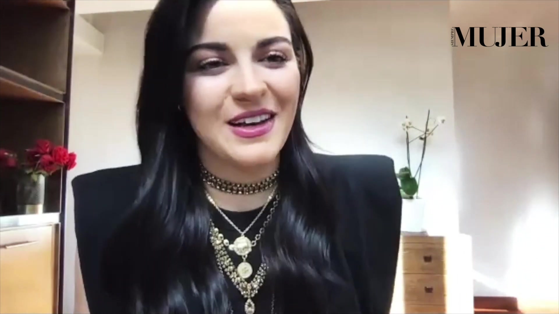 Maite_Perroni_volvera_a_dar_su_voz_a_Di_en_Un_rescate_de_huevitos_HuevoCartoon_1080p_mp4_082.jpg