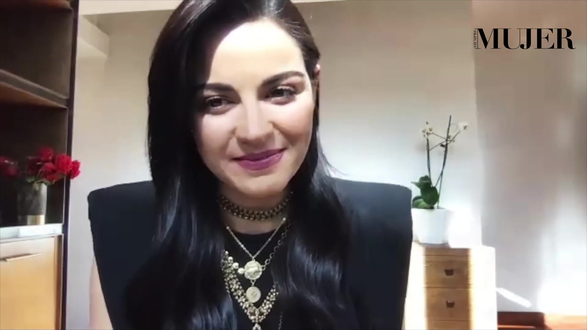 Maite_Perroni_volvera_a_dar_su_voz_a_Di_en_Un_rescate_de_huevitos_HuevoCartoon_1080p_mp4_184.jpg
