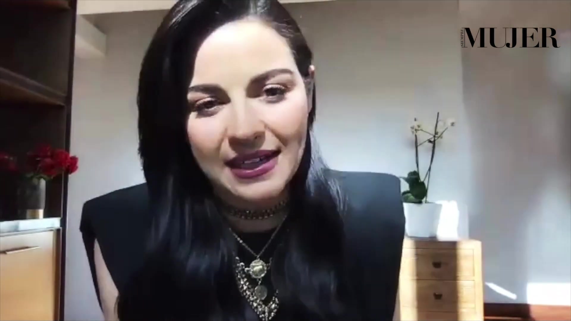 Maite_Perroni_volvera_a_dar_su_voz_a_Di_en_Un_rescate_de_huevitos_HuevoCartoon_1080p_mp4_226.jpg
