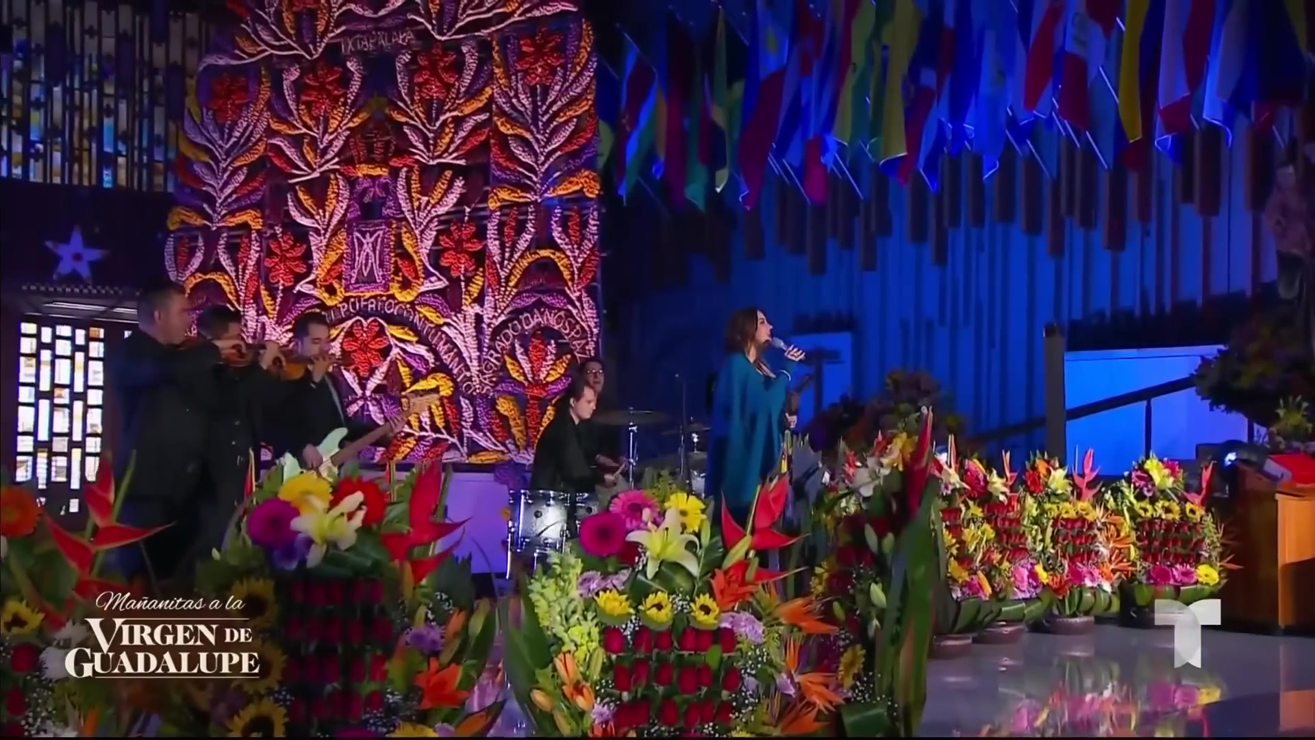 Maite_Perroni_canta_27Contigo_Maria27_en_las_Mananitas_a_la_Virgen_7C_Telemundo_Entretenimiento_079.jpg Maite_Perroni_canta_27Contigo_Maria27_en_las_Mananitas_a_la_Virgen_7C_Telemundo_Entretenimiento_079.jpg