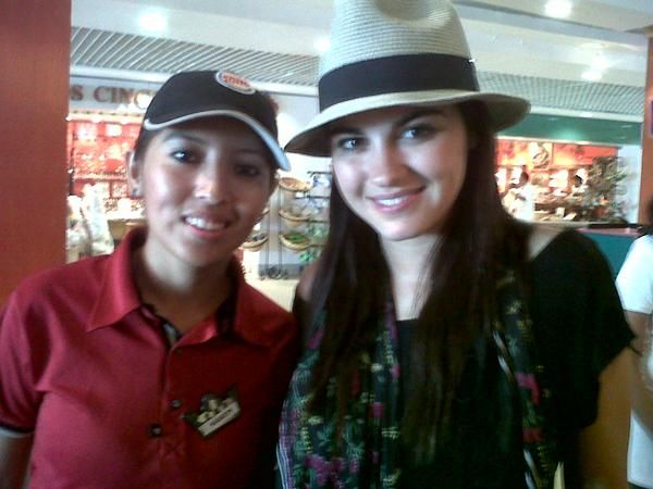 Maite_Perroni_em_um_Burger_King_2808_04_1229.jpg Maite_Perroni_em_um_Burger_King_2808_04_1229.jpg