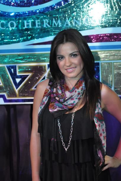 maite-perroni-7_409x611.jpg