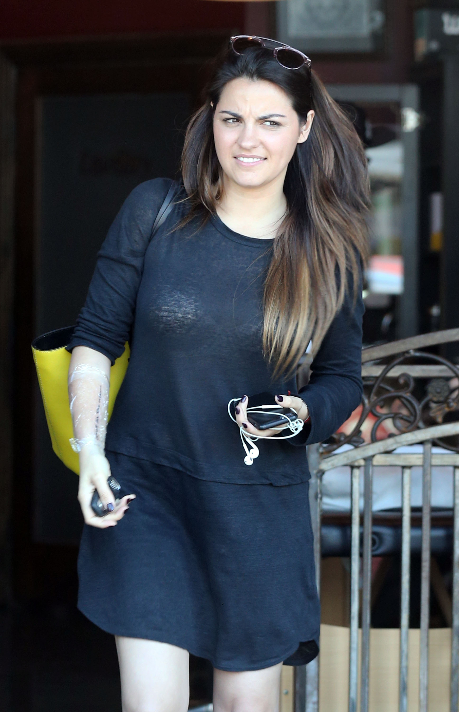 HQ
HQ