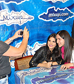 MAITEPERRONIfirma17.jpg